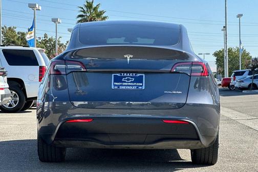 2022 Tesla Model Y Long Range Dual Motor All-Wheel Drive