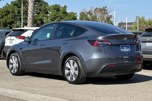 2022 Tesla Model Y Long Range Dual Motor All-Wheel Drive