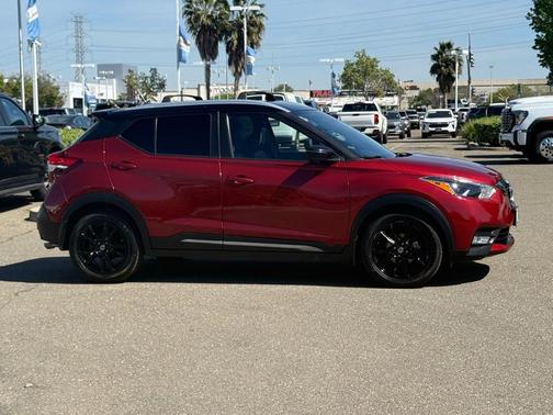 2020 Nissan Kicks SR