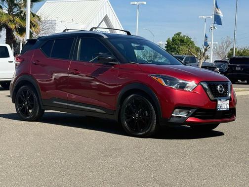 2020 Nissan Kicks SR