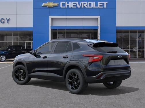 Mosaic Black Metallic 2026 Chevrolet Trax LT