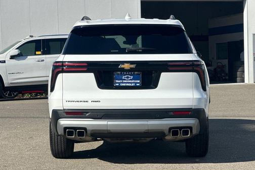 2025 Chevrolet Traverse LT