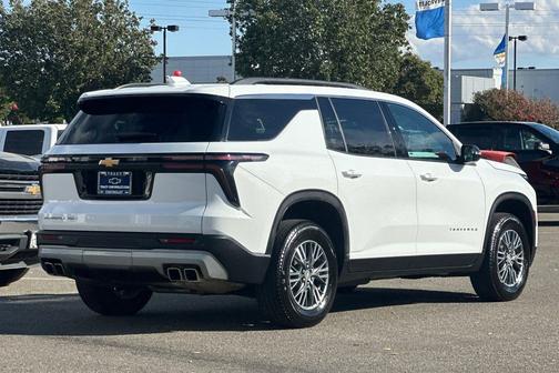 2025 Chevrolet Traverse LT