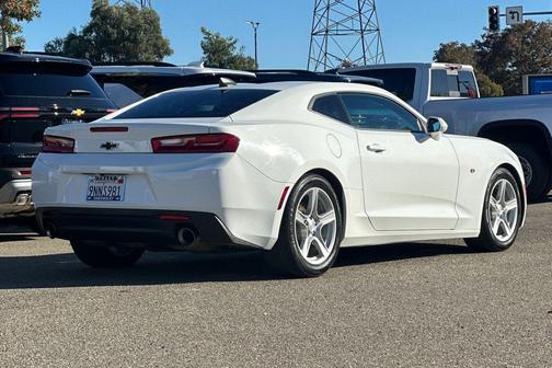 2018 Chevrolet Camaro 1LS