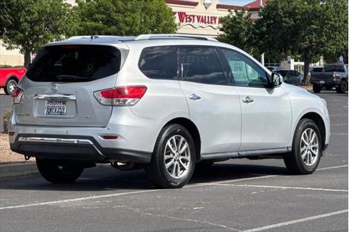 2016 Nissan Pathfinder SV