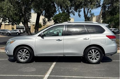 2016 Nissan Pathfinder SV