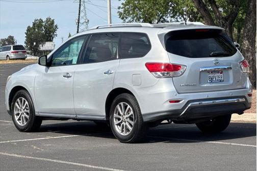 2016 Nissan Pathfinder SV
