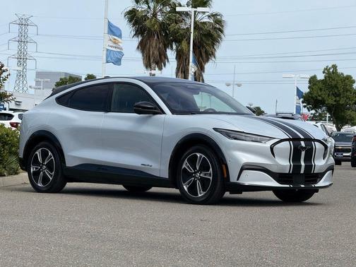 Space White Metallic 2023 Ford Mustang Mach-E Premium