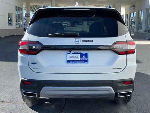 2025 Honda Pilot Touring 8-Passenger