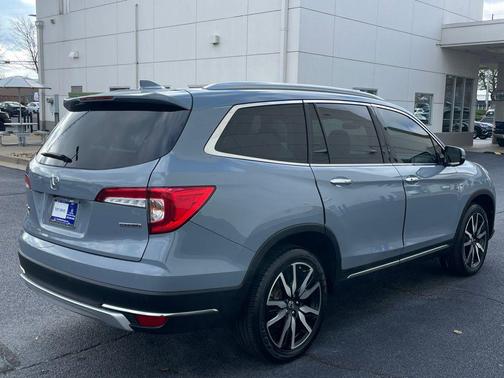 2022 Honda Pilot Touring 8-Passenger