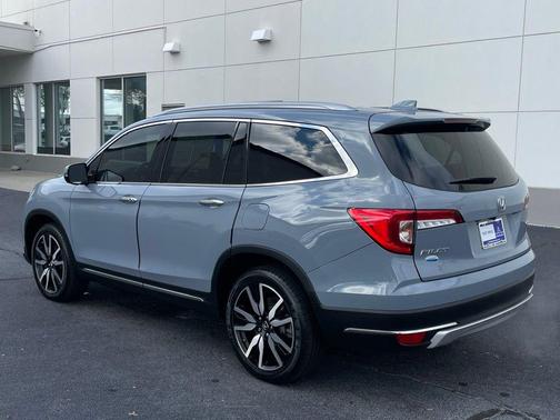 2022 Honda Pilot Touring 8-Passenger