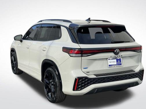 2025 Volkswagen Tiguan 2.0T SE R-Line Black