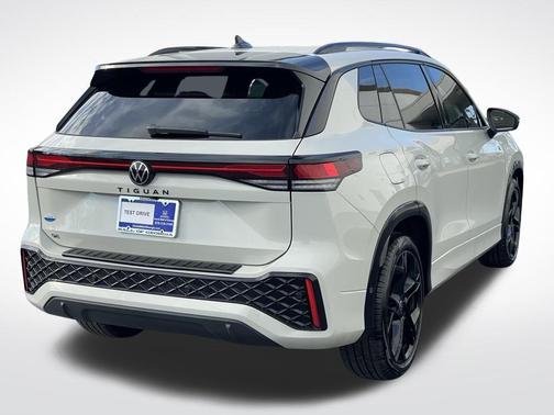 2025 Volkswagen Tiguan 2.0T SE R-Line Black