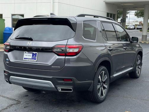 2025 Honda Pilot Touring 8-Passenger
