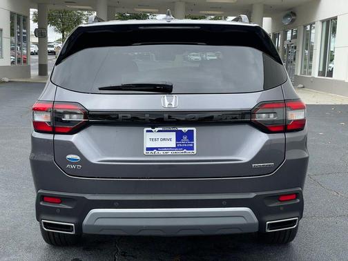 2025 Honda Pilot Touring 8-Passenger