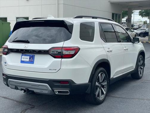 2023 Honda Pilot AWD Elite