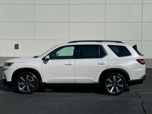 2025 Honda Pilot Touring 8-Passenger