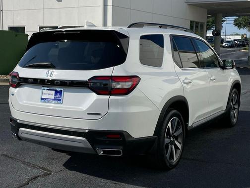 2025 Honda Pilot Touring 8-Passenger
