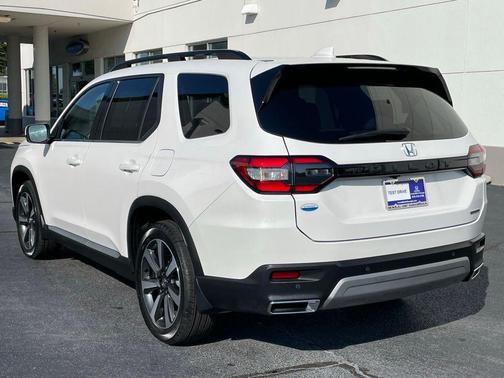 2025 Honda Pilot Touring 8-Passenger