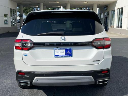 2025 Honda Pilot Touring 8-Passenger