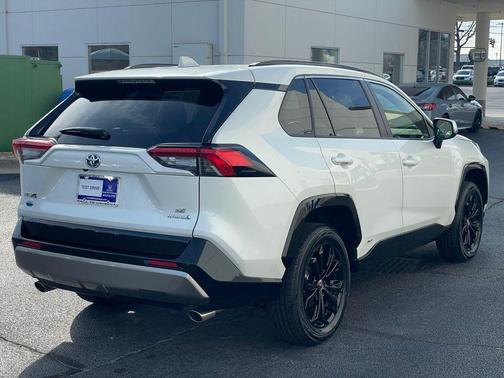 2024 Toyota RAV4 Hybrid SE