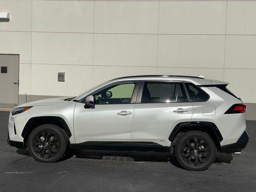 2024 Toyota RAV4 Hybrid SE