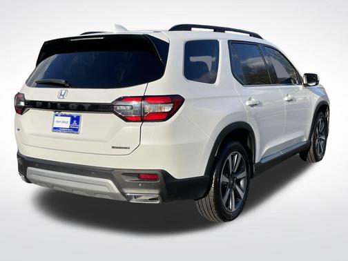 2025 Honda Pilot Touring 8-Passenger