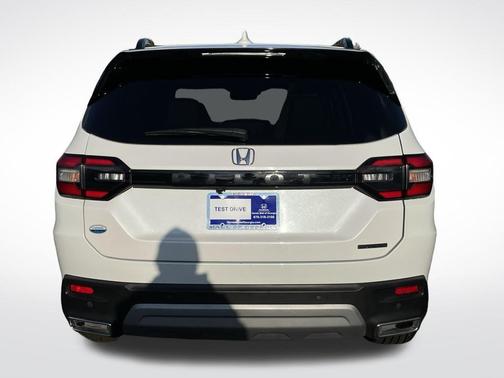 2025 Honda Pilot Touring 8-Passenger