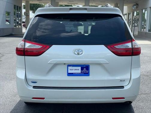 2017 Toyota Sienna XLE