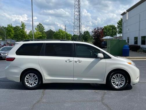 2017 Toyota Sienna XLE