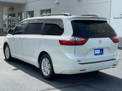2017 Toyota Sienna XLE