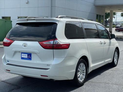 2017 Toyota Sienna XLE