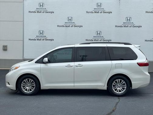 2017 Toyota Sienna XLE