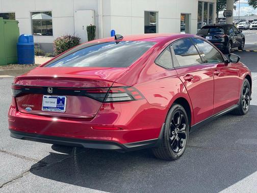 2025 Honda Accord Sport SE 1.5T