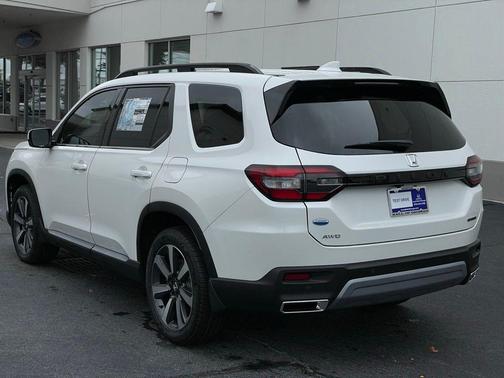 2025 Honda Pilot Touring 8-Passenger