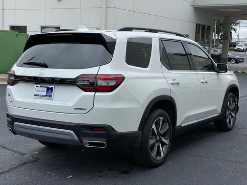 2025 Honda Pilot Touring 8-Passenger