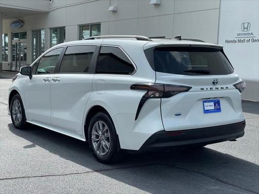 2024 Toyota Sienna XLE 8 Passenger