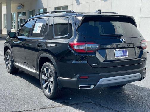2025 Honda Pilot Touring 8-Passenger