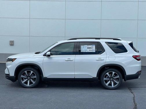 2025 Honda Pilot Touring 8-Passenger