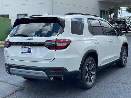 2025 Honda Pilot Touring 8-Passenger