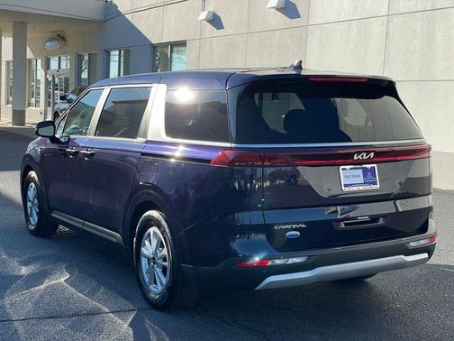 2023 Kia Carnival LX
