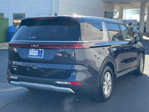 2023 Kia Carnival LX