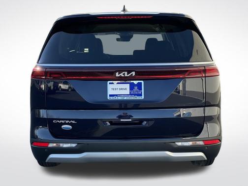 2023 Kia Carnival LX