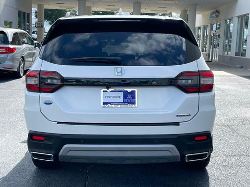 2025 Honda Pilot Touring 8-Passenger