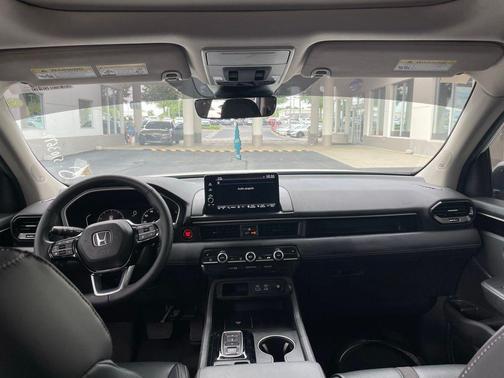 2025 Honda Pilot Touring 8-Passenger