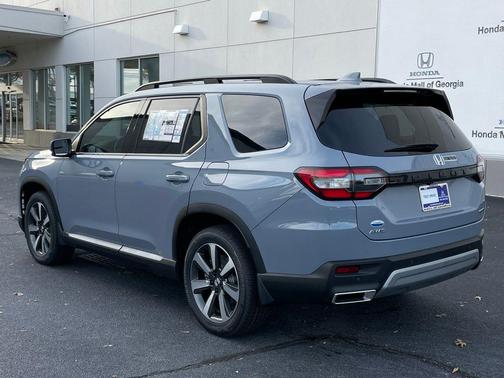 2025 Honda Pilot Touring 8-Passenger