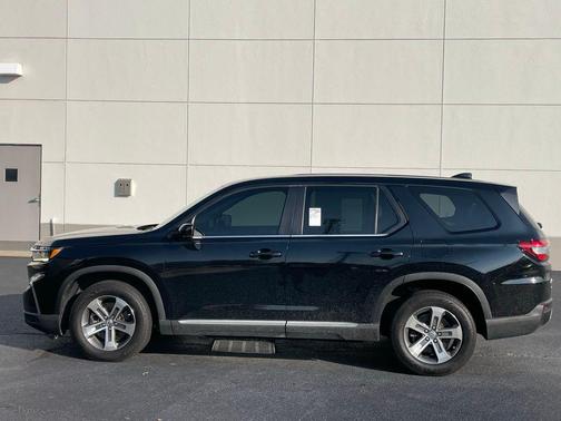 2023 Honda Pilot AWD EX-L 8 Passenger