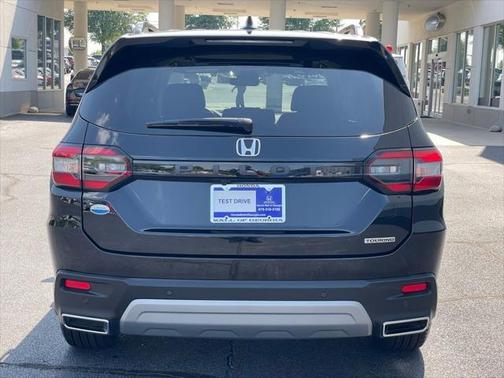 2023 Honda Pilot Touring 8-Passenger