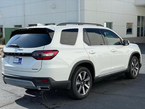 2025 Honda Pilot Touring 8-Passenger