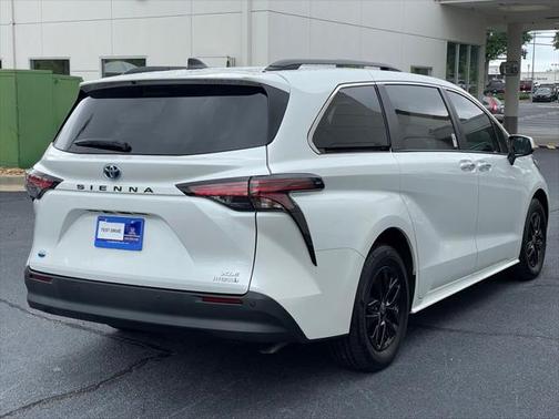 2022 Toyota Sienna XLE 8 Passenger